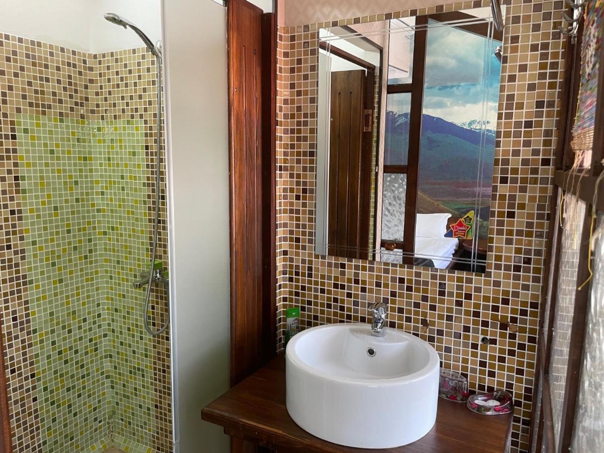 Hotel Eco House Oš Esterno foto
